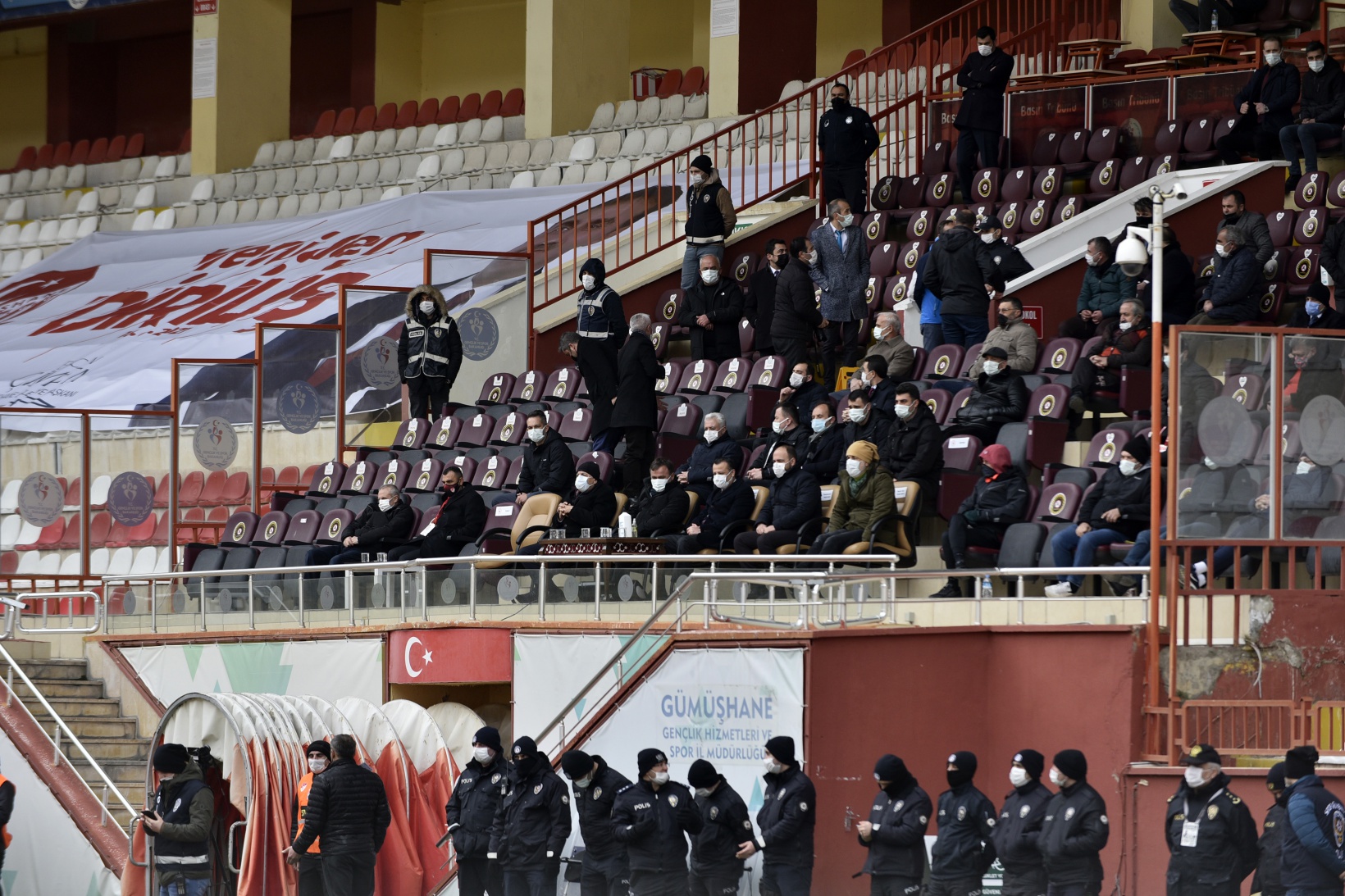 Gümüş kötü başladı: 1-3 46