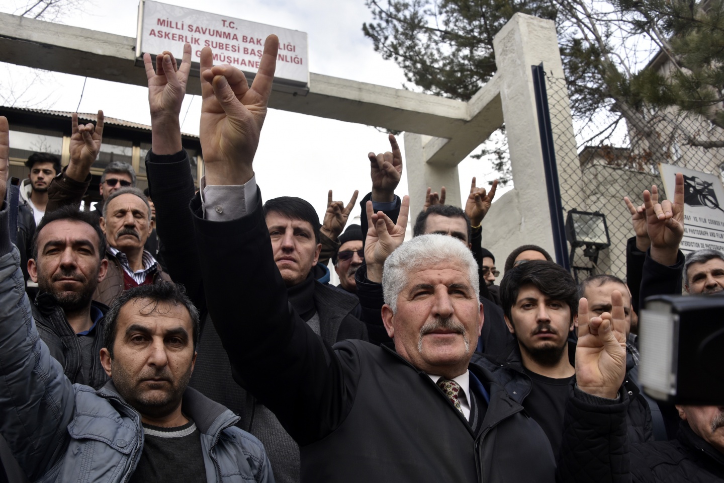 MHP ve Ülkü Ocakları mensupları Gümüşhane’de gönüllü askerlik başvurusu yaptı 17