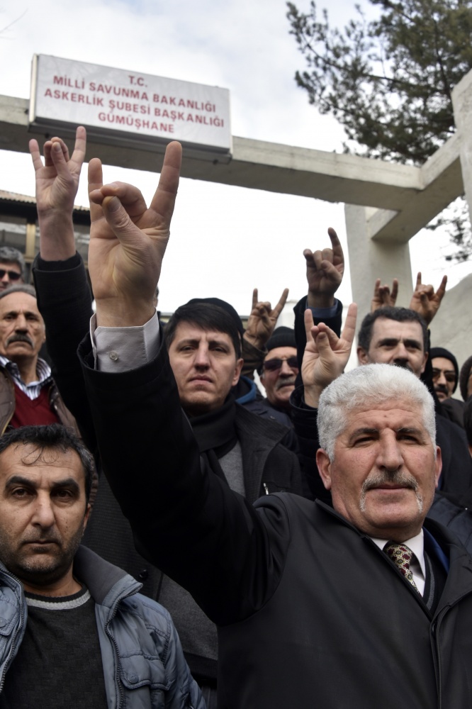 MHP ve Ülkü Ocakları mensupları Gümüşhane’de gönüllü askerlik başvurusu yaptı 18