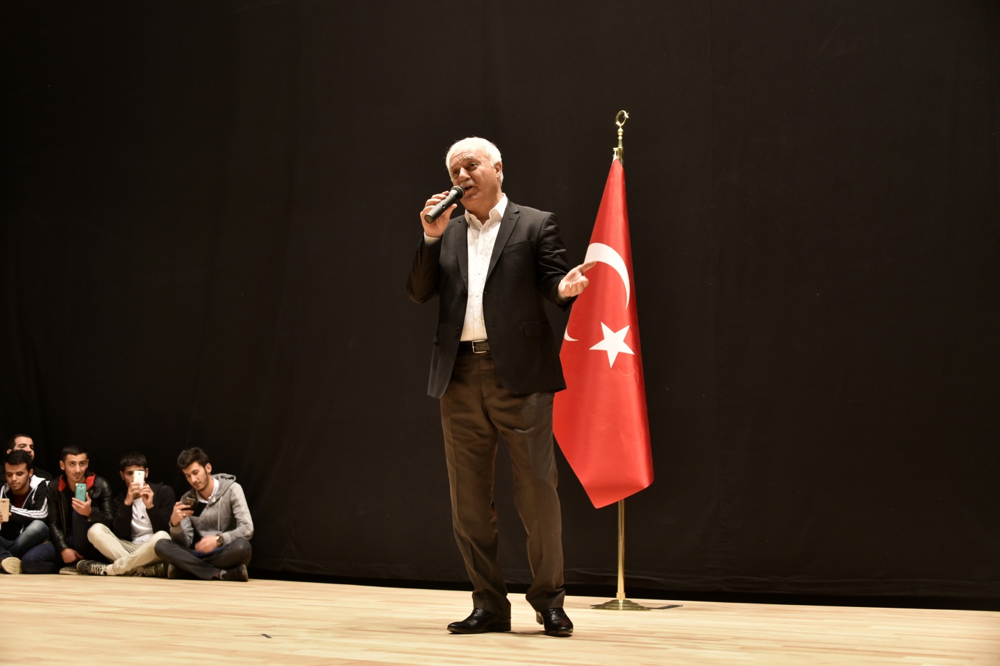 İlahiyatçı Nihat Hatipoğlu’dan hadis vurgusu 16