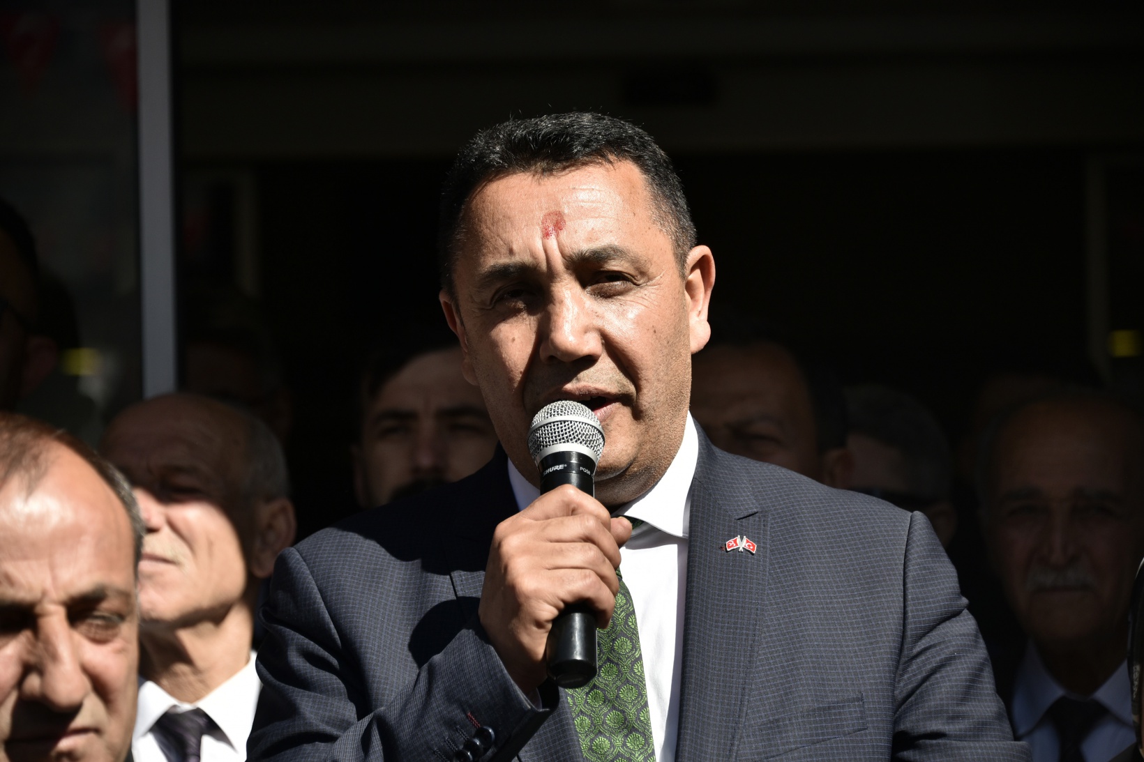 Başer mazbatasını alıp koltuğa oturdu 1