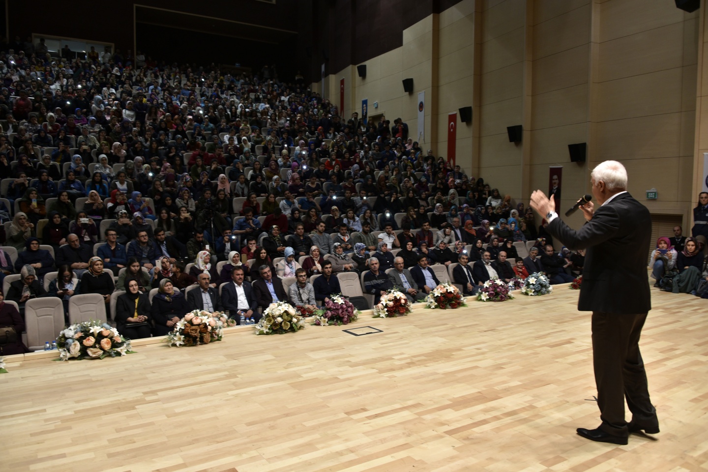 İlahiyatçı Nihat Hatipoğlu’dan hadis vurgusu 30