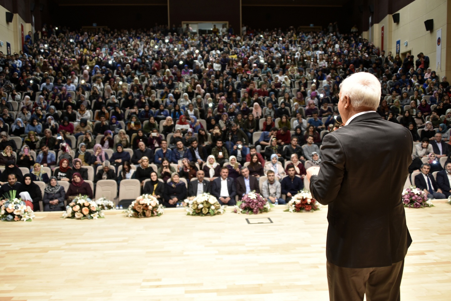 İlahiyatçı Nihat Hatipoğlu’dan hadis vurgusu 26
