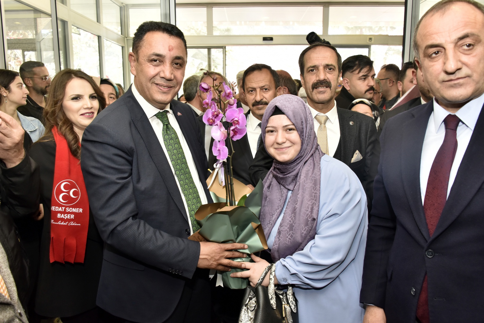 Başer mazbatasını alıp koltuğa oturdu 29