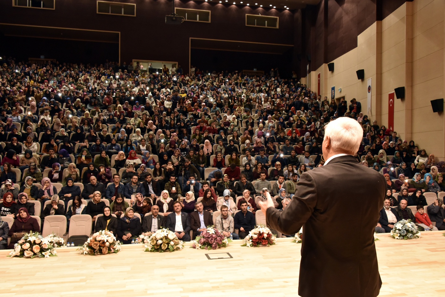 İlahiyatçı Nihat Hatipoğlu’dan hadis vurgusu 31