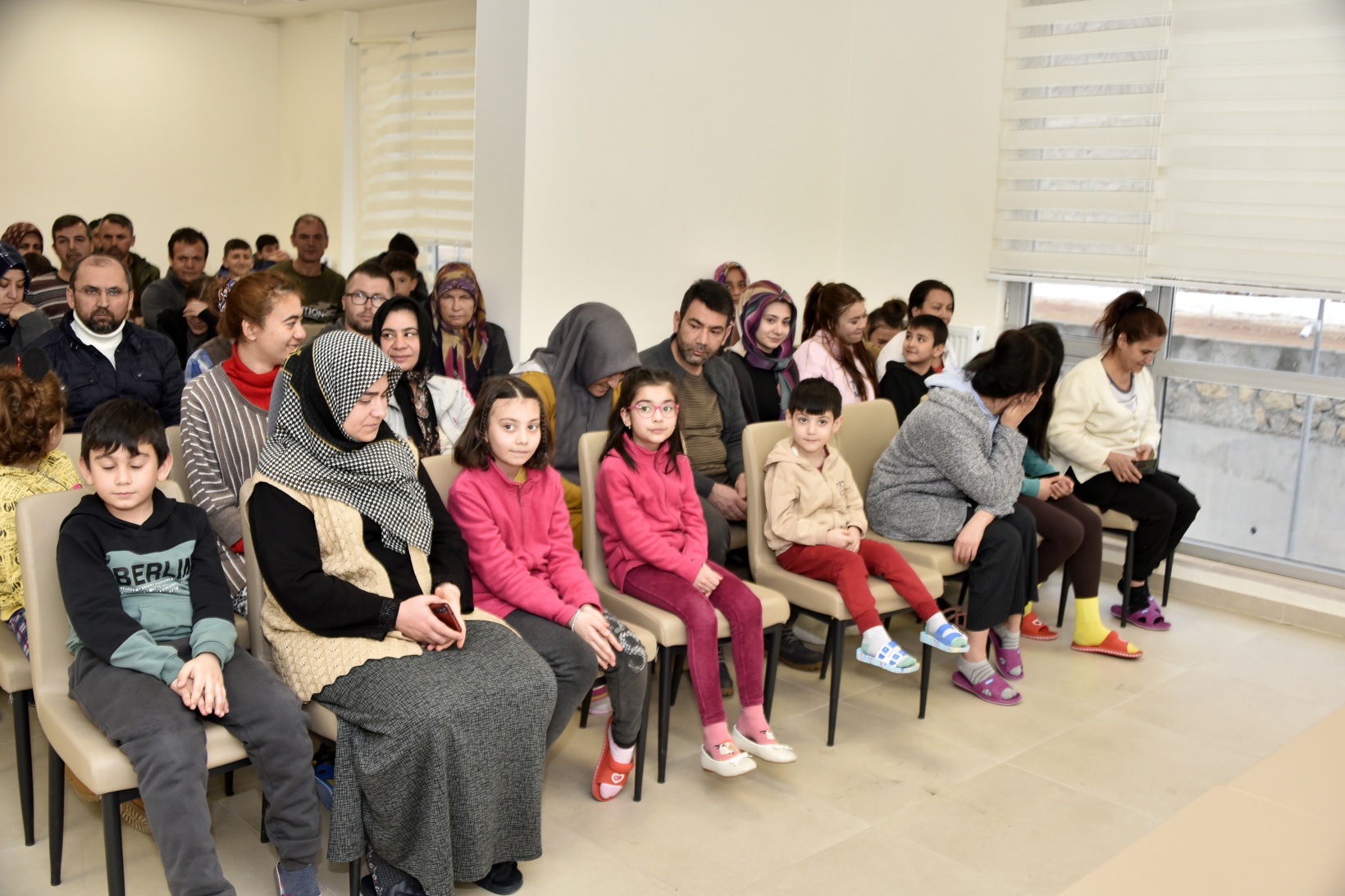 Babasının askerlik yaptığı şehirde depremzede olarak dünyaya geldi 4