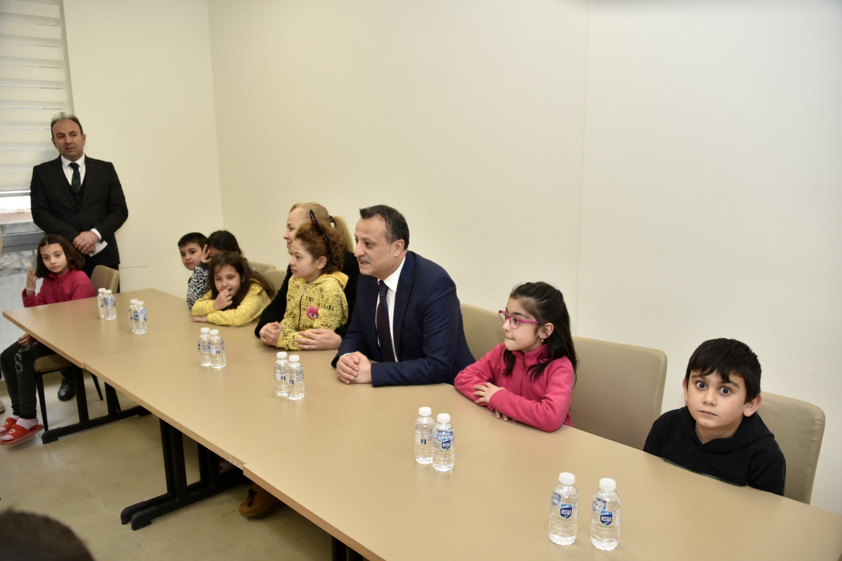 Babasının askerlik yaptığı şehirde depremzede olarak dünyaya geldi 2