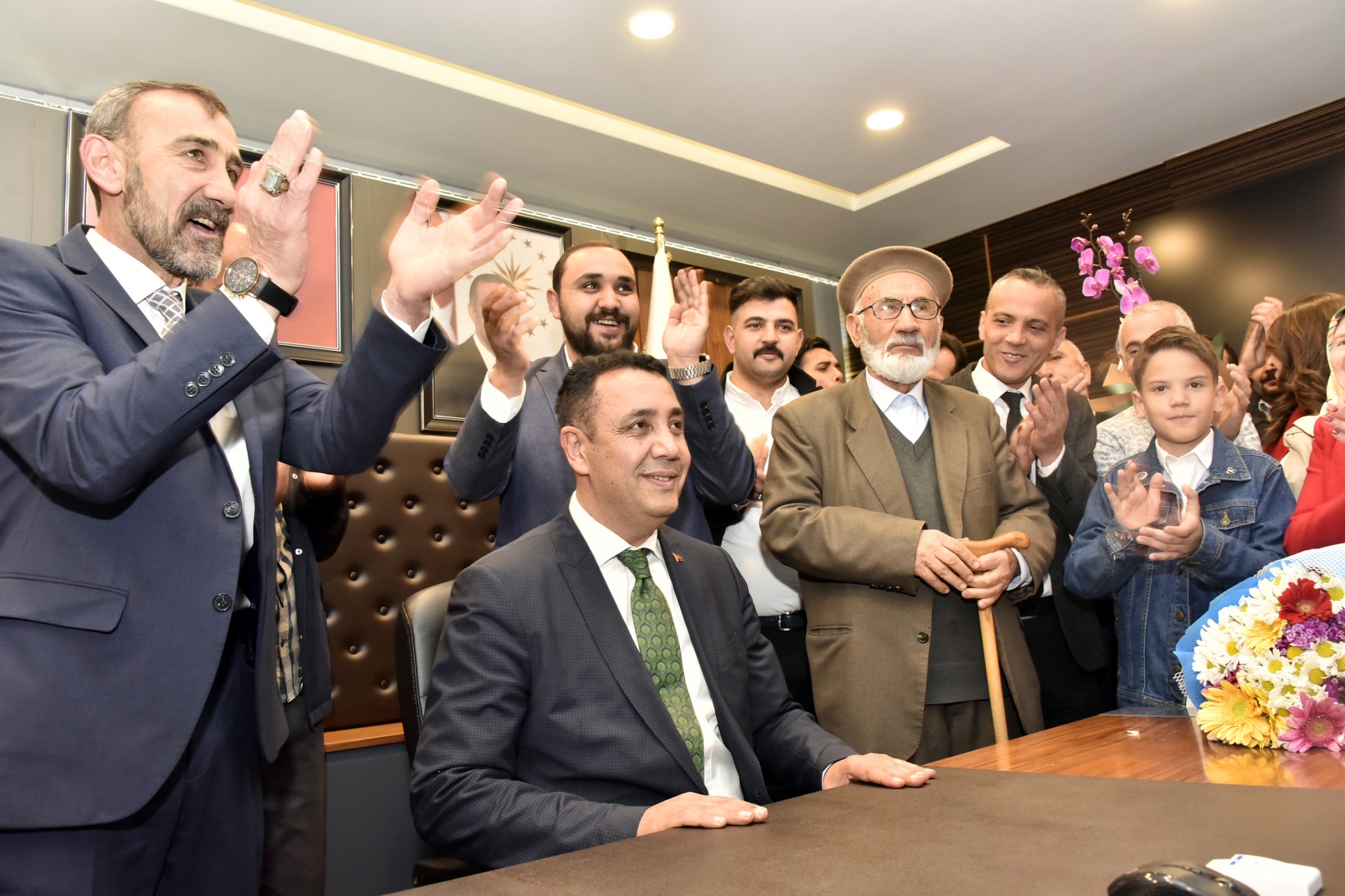 Başer mazbatasını alıp koltuğa oturdu 21