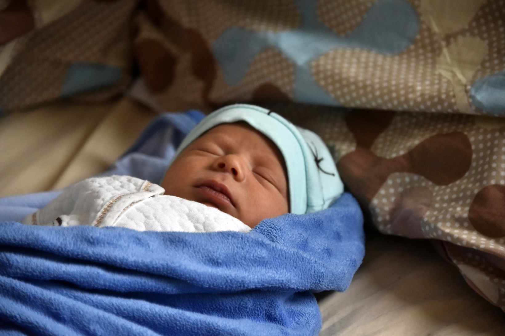 Babasının askerlik yaptığı şehirde depremzede olarak dünyaya geldi 13