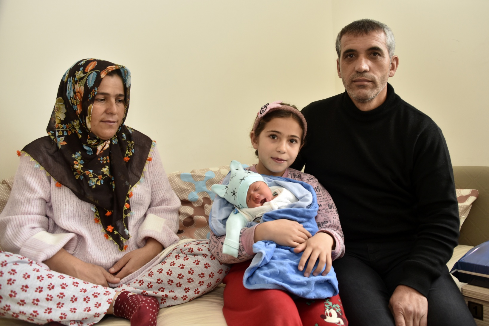 Babasının askerlik yaptığı şehirde depremzede olarak dünyaya geldi 10