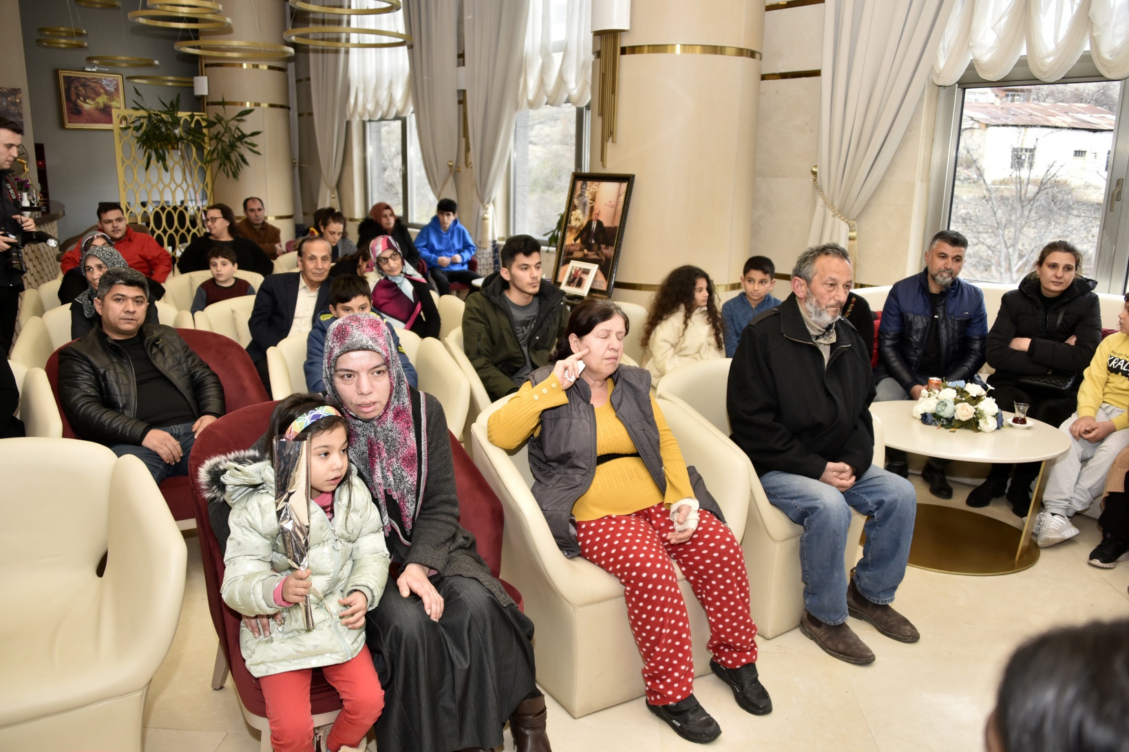 Babasının askerlik yaptığı şehirde depremzede olarak dünyaya geldi 7