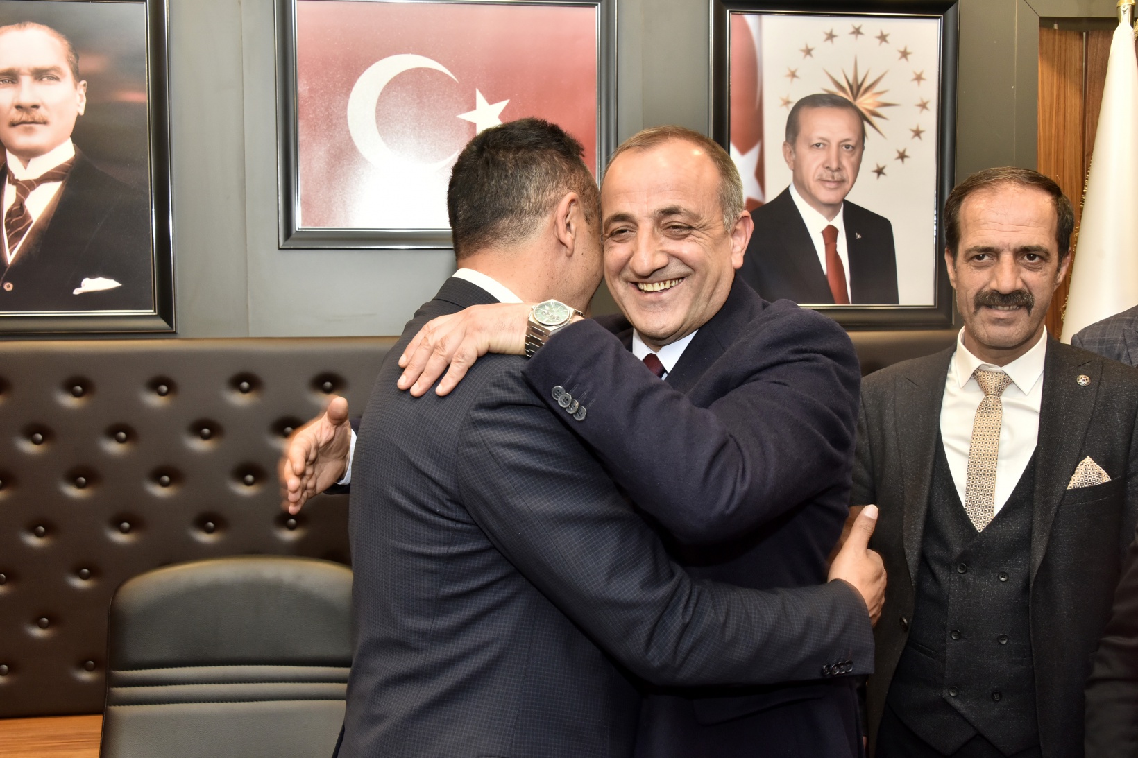 Başer mazbatasını alıp koltuğa oturdu 20