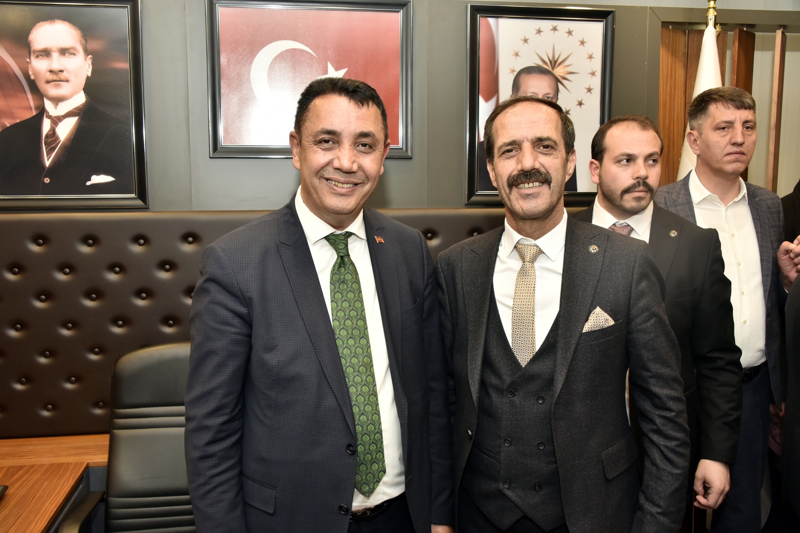 Başer mazbatasını alıp koltuğa oturdu 26