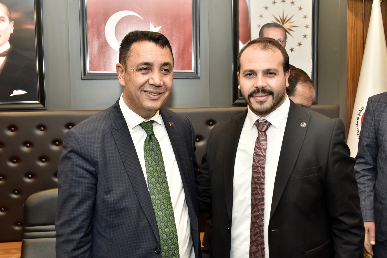 Başer mazbatasını alıp koltuğa oturdu 17