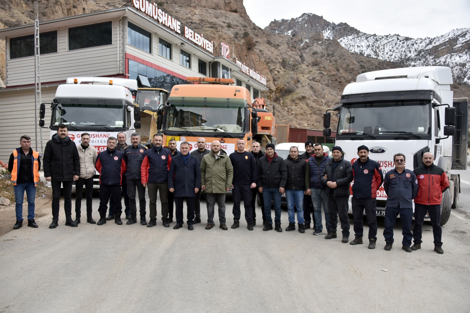 Gümüşhane Belediyesi ekibi Çelikhan ilçesine doğru yola çıktı 6