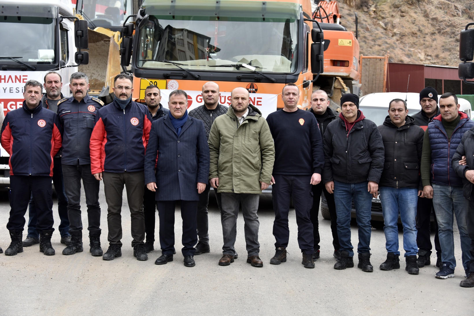 Gümüşhane Belediyesi ekibi Çelikhan ilçesine doğru yola çıktı 2