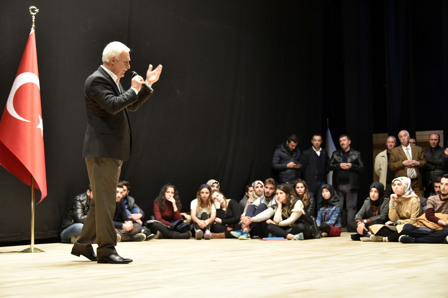 İlahiyatçı Nihat Hatipoğlu’dan hadis vurgusu 48