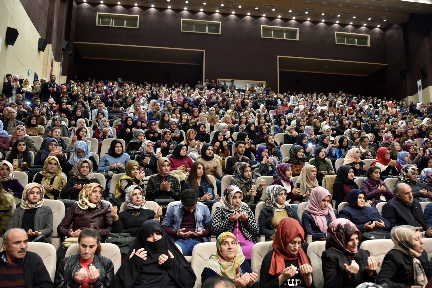 İlahiyatçı Nihat Hatipoğlu’dan hadis vurgusu 54