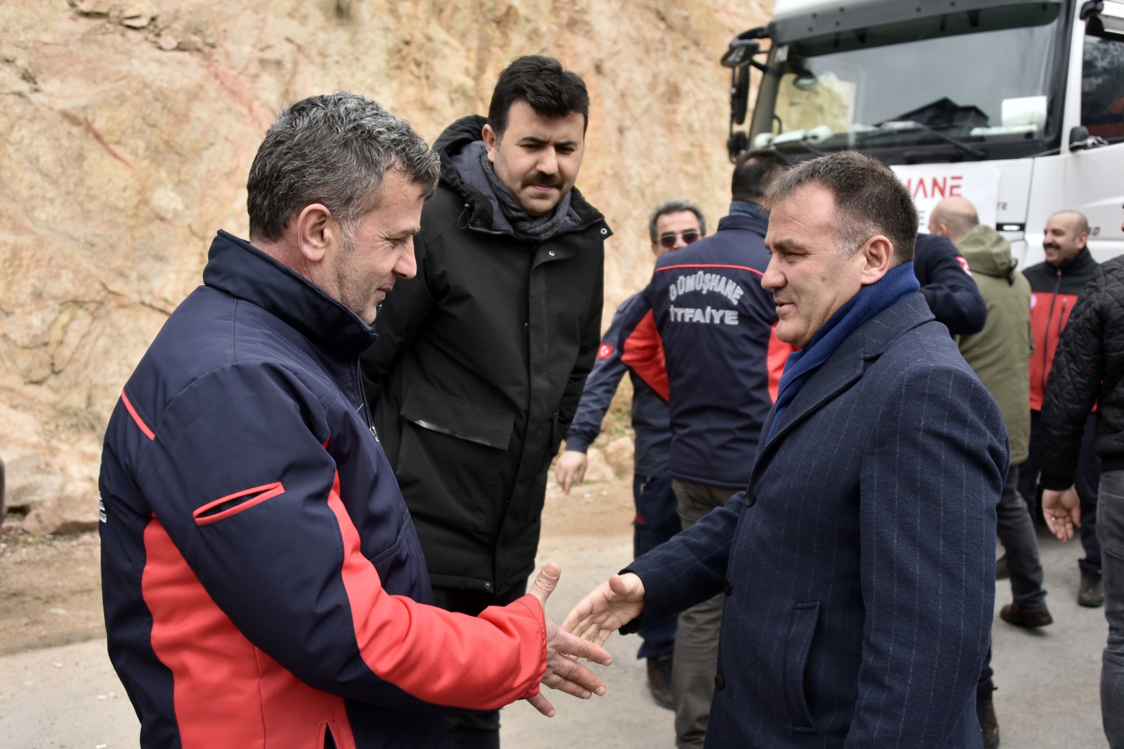 Gümüşhane Belediyesi ekibi Çelikhan ilçesine doğru yola çıktı 1