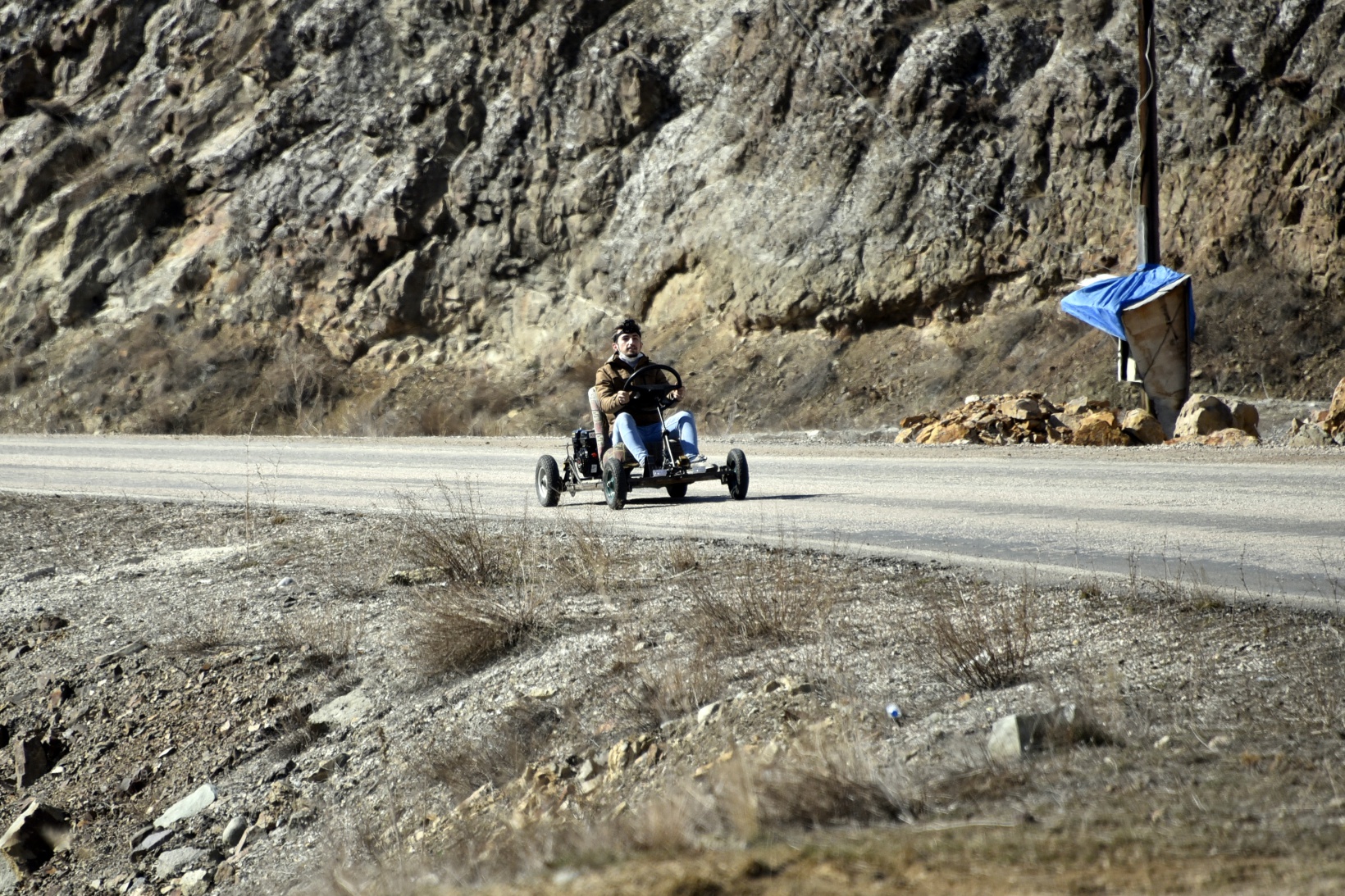 Cep telefonlarını satıp kendilerine araba yaptılar 17