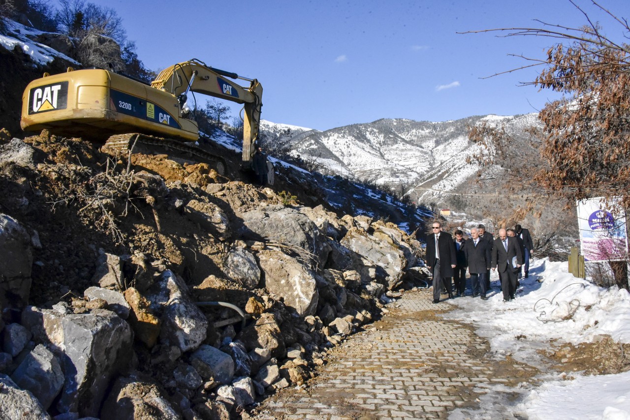 Karaca mağarasında yol genişletme ve altyapı çalışmaları başladı 4