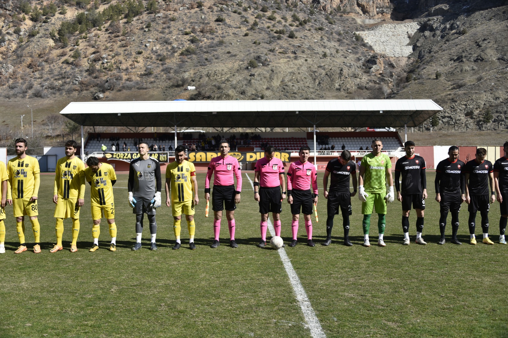 Gümüşhane ve Bayburt temsilcilerinden depremzedeler için dostluk maçı 32