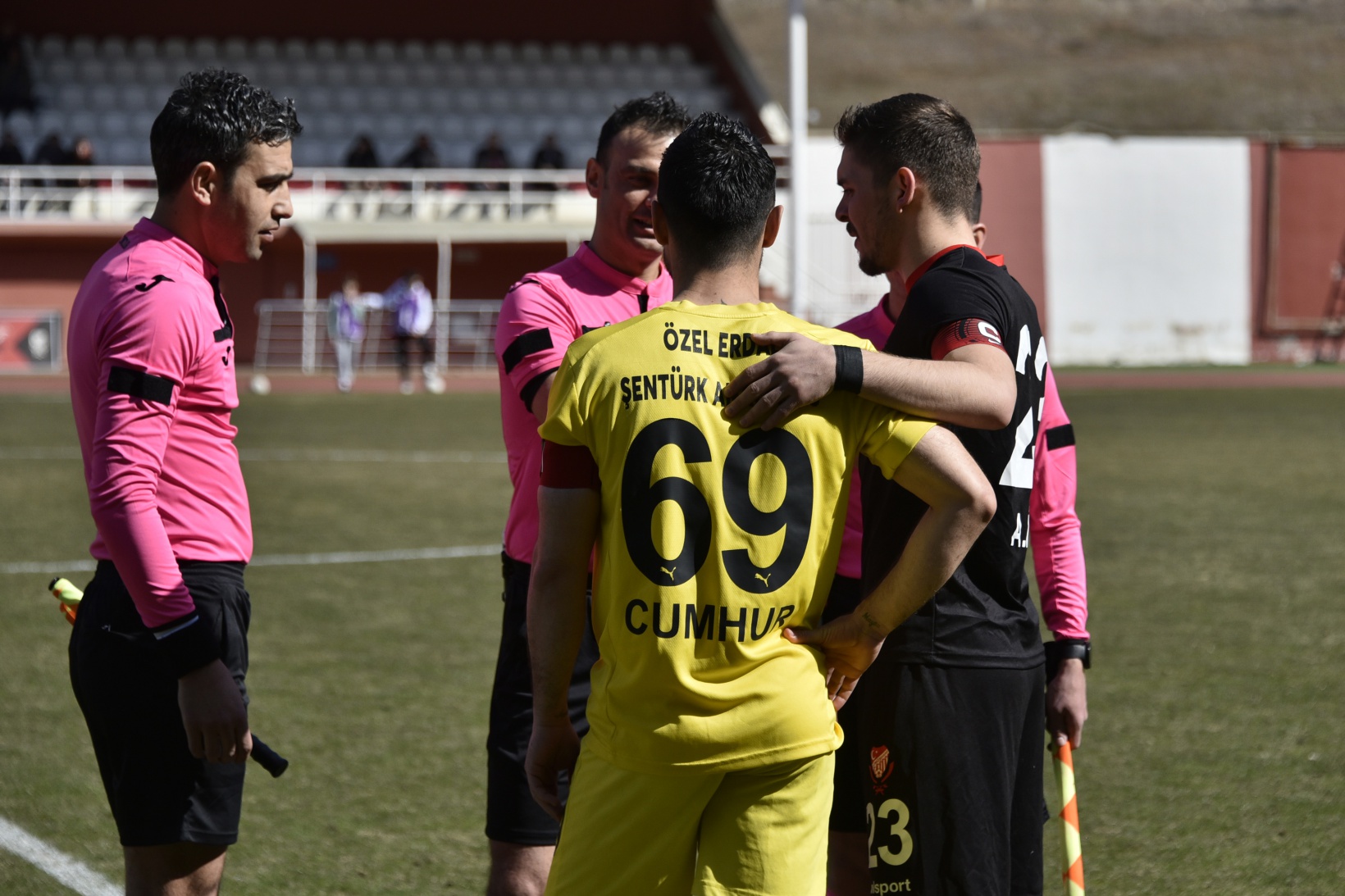 Gümüşhane ve Bayburt temsilcilerinden depremzedeler için dostluk maçı 20