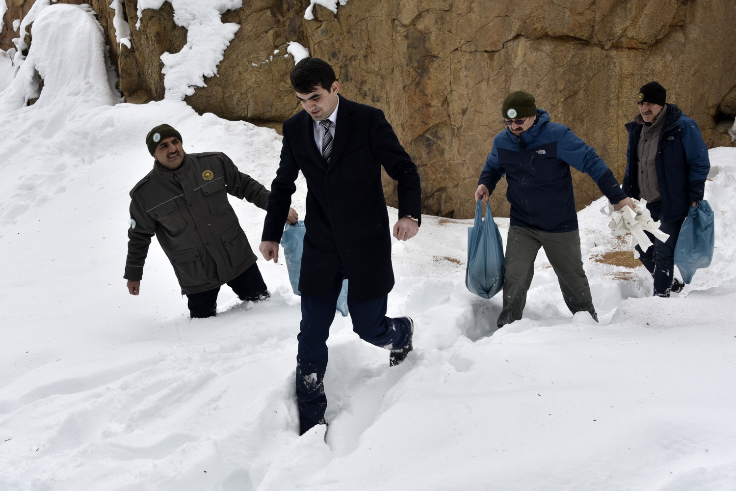 Gümüşhane’de yaban hayatı yemleme çalışmaları devam ediyor 7