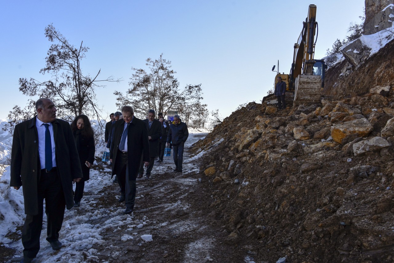 Karaca mağarasında yol genişletme ve altyapı çalışmaları başladı 3
