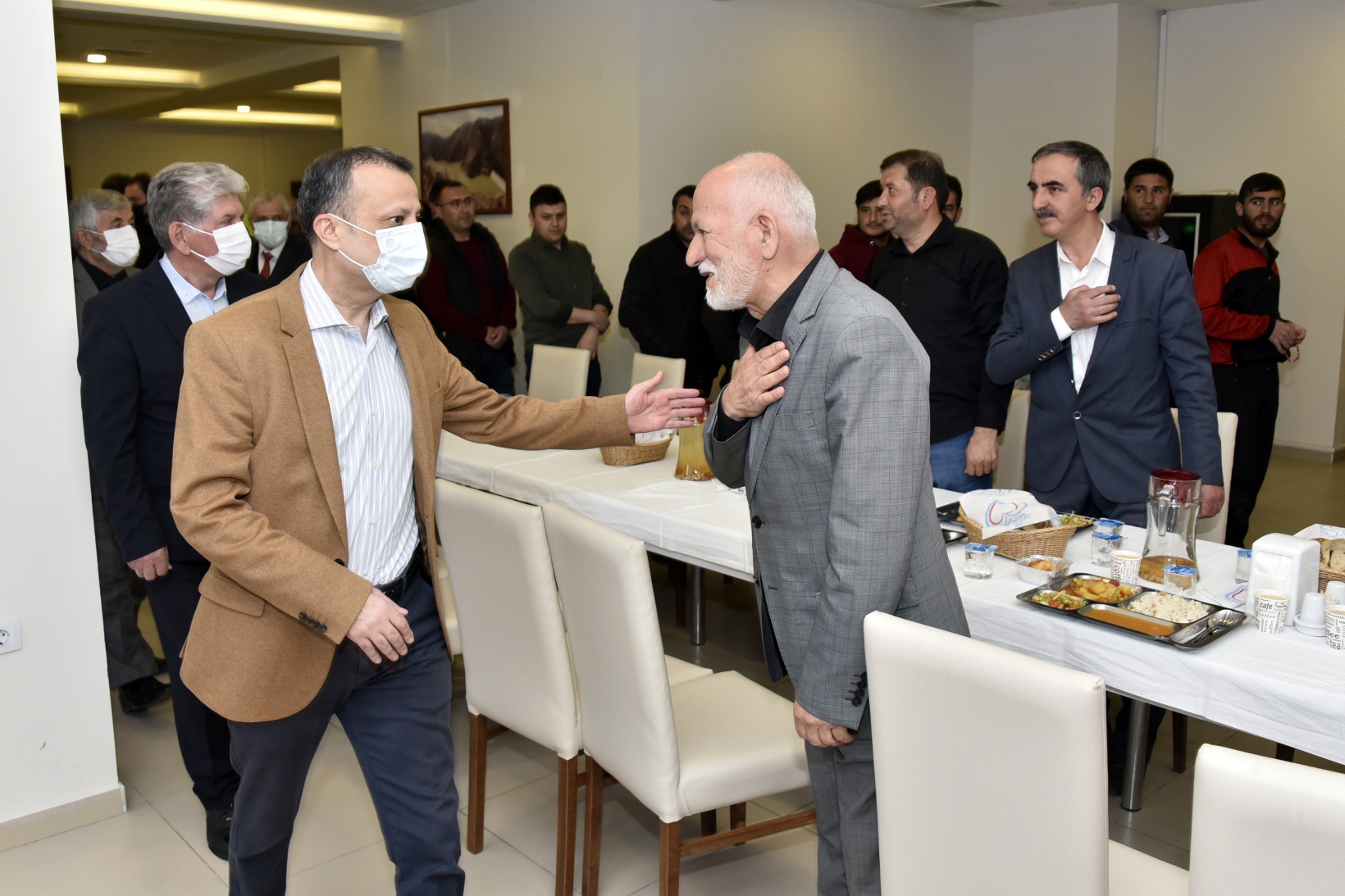 Vali Taşbilek Kürtün’de şehit aileleri, gaziler ve muhtarlarla iftar programında buluştu 3