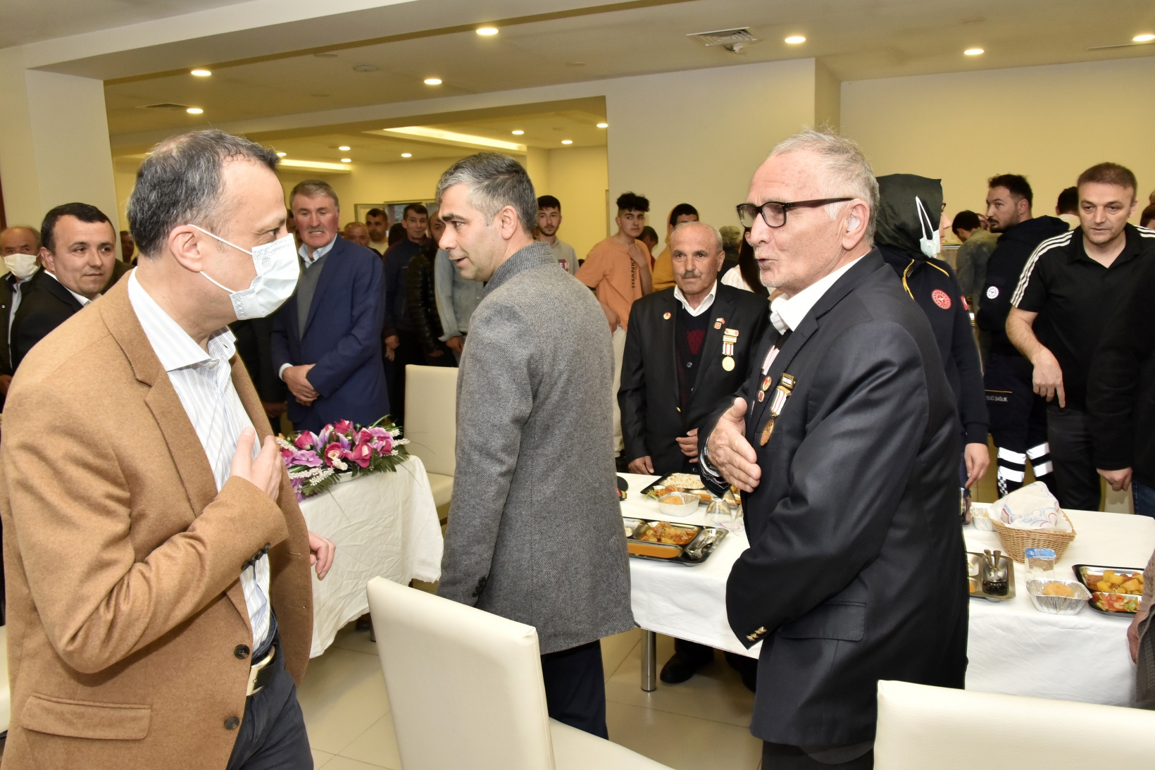 Vali Taşbilek Kürtün’de şehit aileleri, gaziler ve muhtarlarla iftar programında buluştu 23