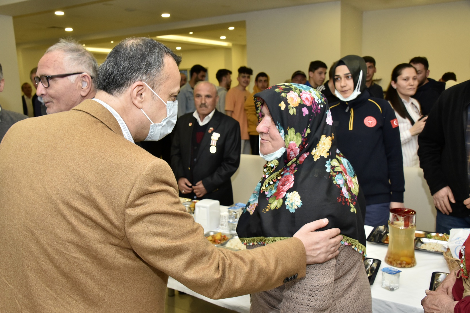Vali Taşbilek Kürtün’de şehit aileleri, gaziler ve muhtarlarla iftar programında buluştu 24