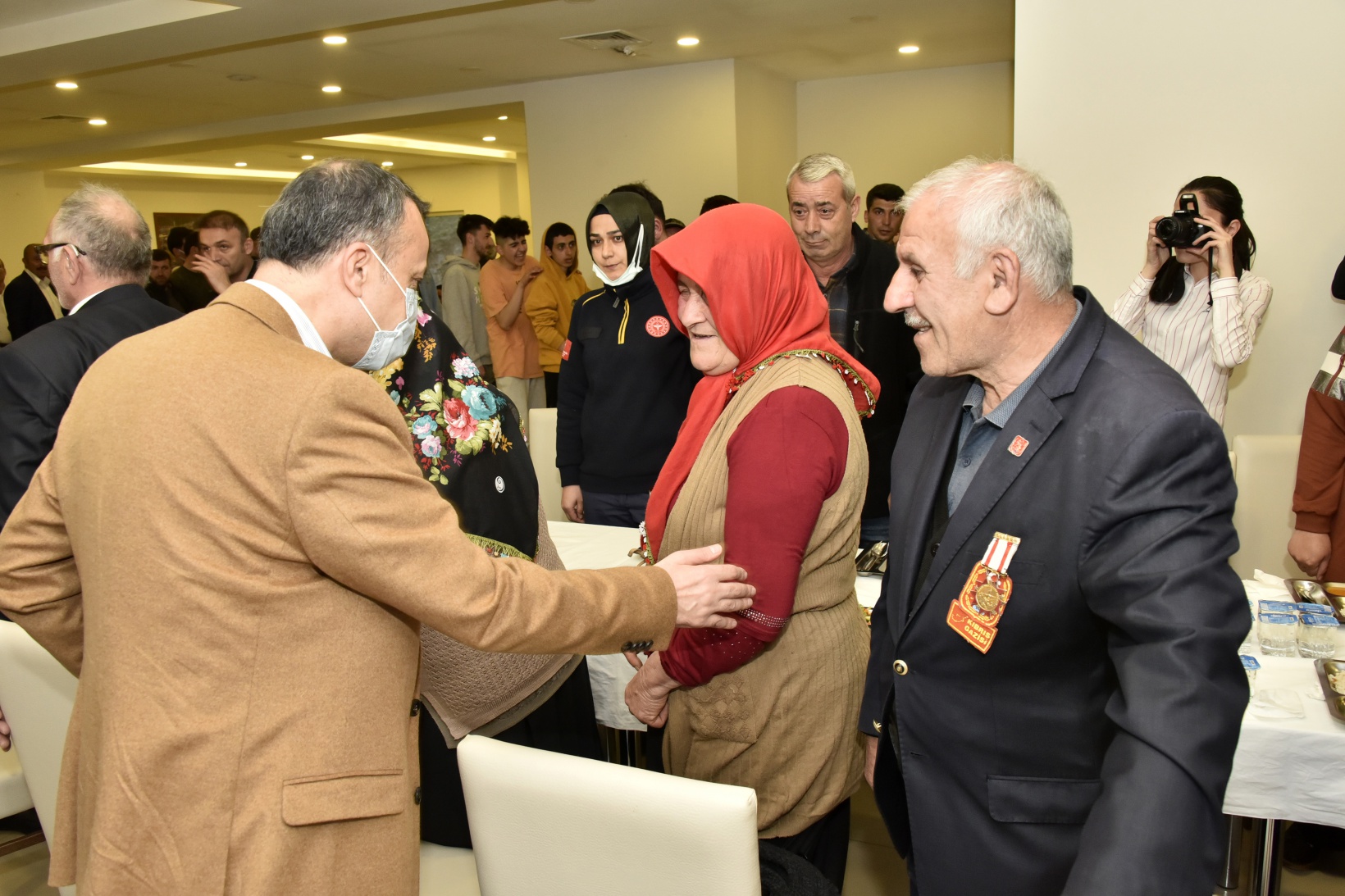 Vali Taşbilek Kürtün’de şehit aileleri, gaziler ve muhtarlarla iftar programında buluştu 15