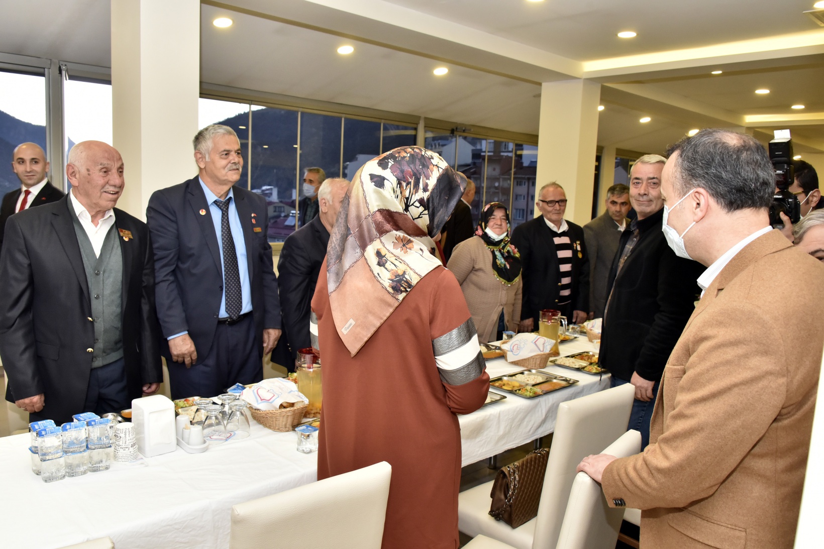 Vali Taşbilek Kürtün’de şehit aileleri, gaziler ve muhtarlarla iftar programında buluştu 12