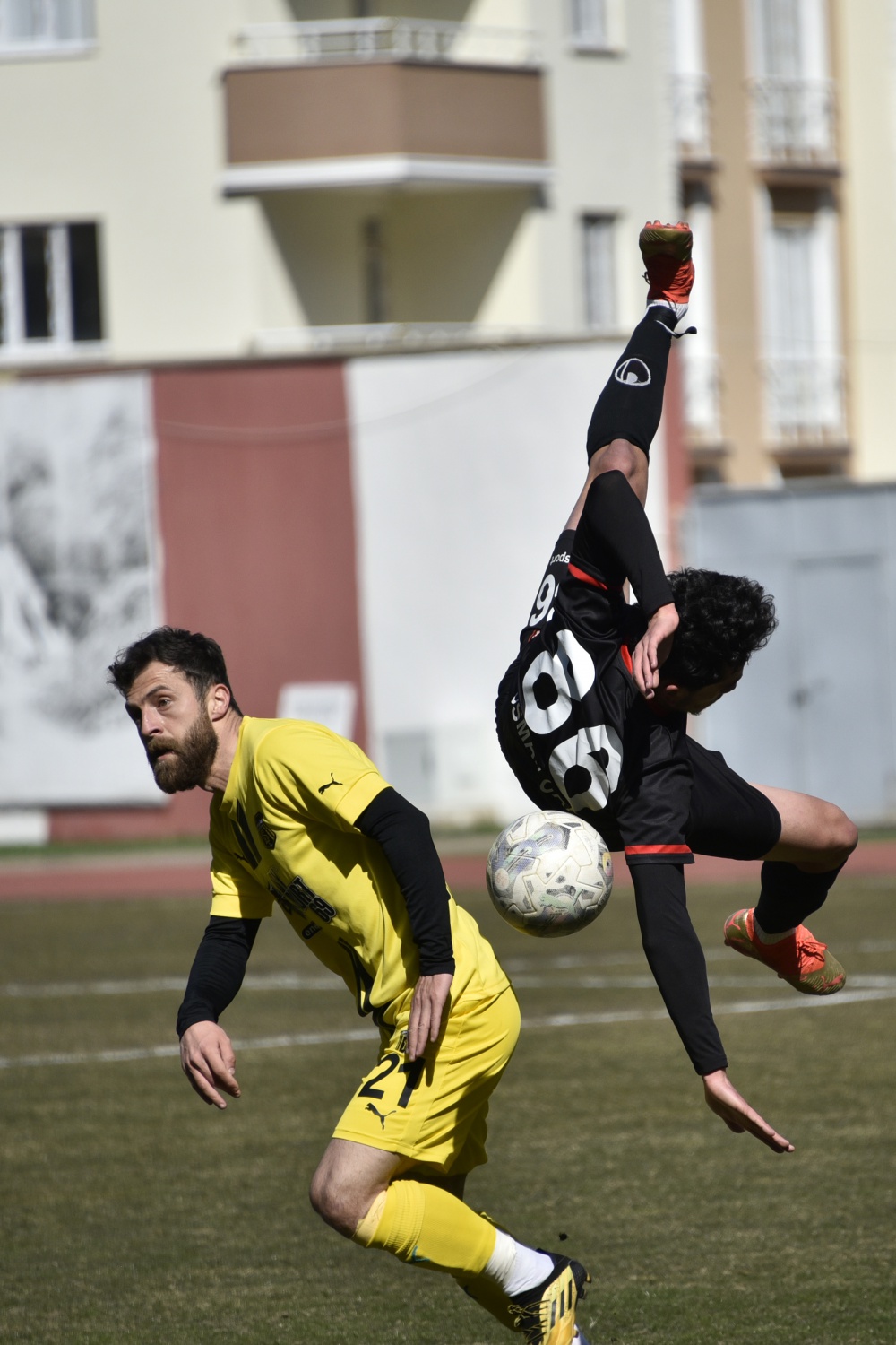 Gümüşhane ve Bayburt temsilcilerinden depremzedeler için dostluk maçı 1