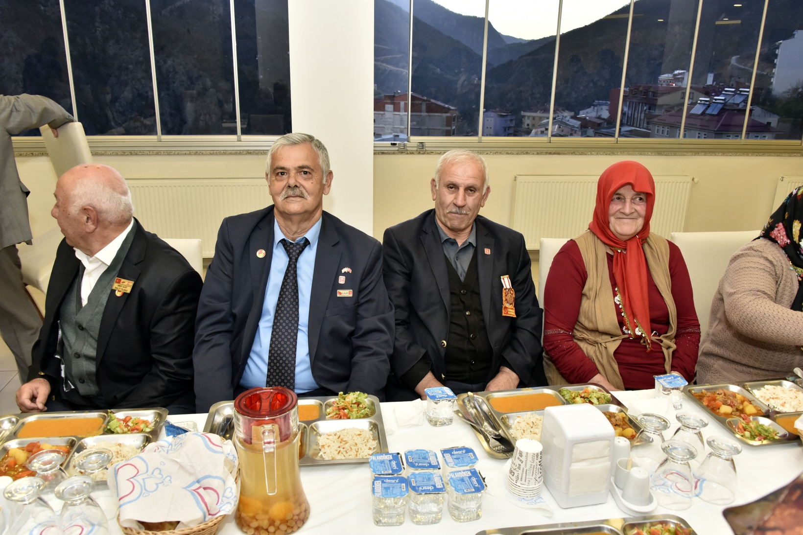 Vali Taşbilek Kürtün’de şehit aileleri, gaziler ve muhtarlarla iftar programında buluştu 21