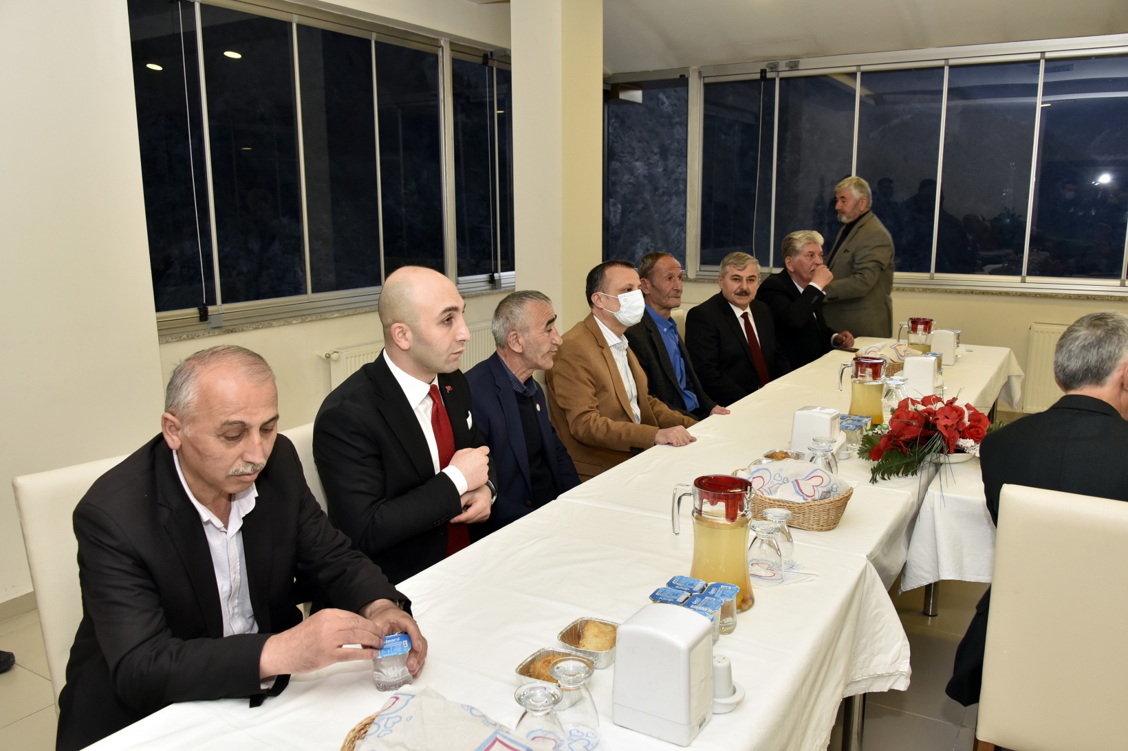 Vali Taşbilek Kürtün’de şehit aileleri, gaziler ve muhtarlarla iftar programında buluştu 1