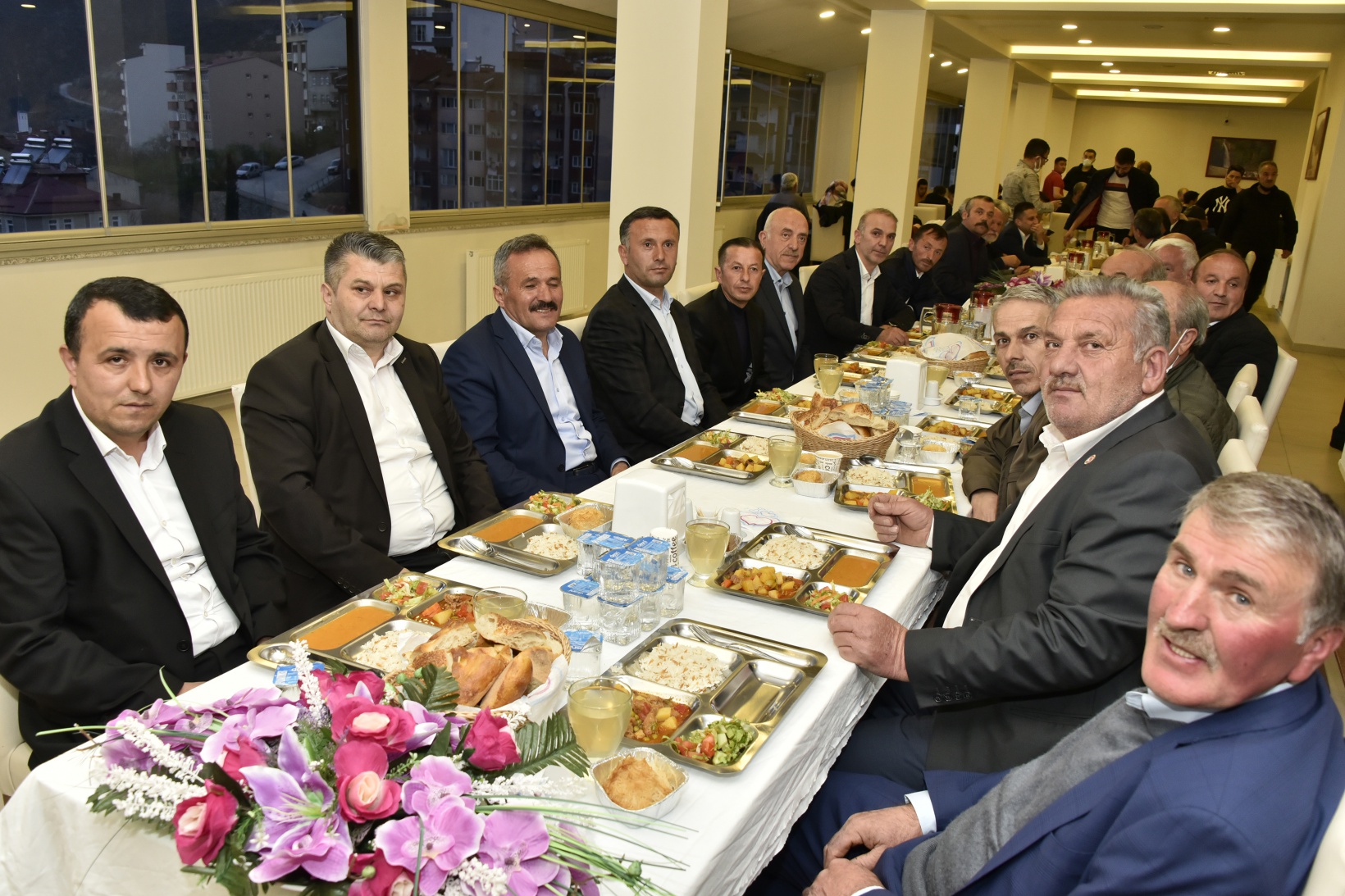 Vali Taşbilek Kürtün’de şehit aileleri, gaziler ve muhtarlarla iftar programında buluştu 17