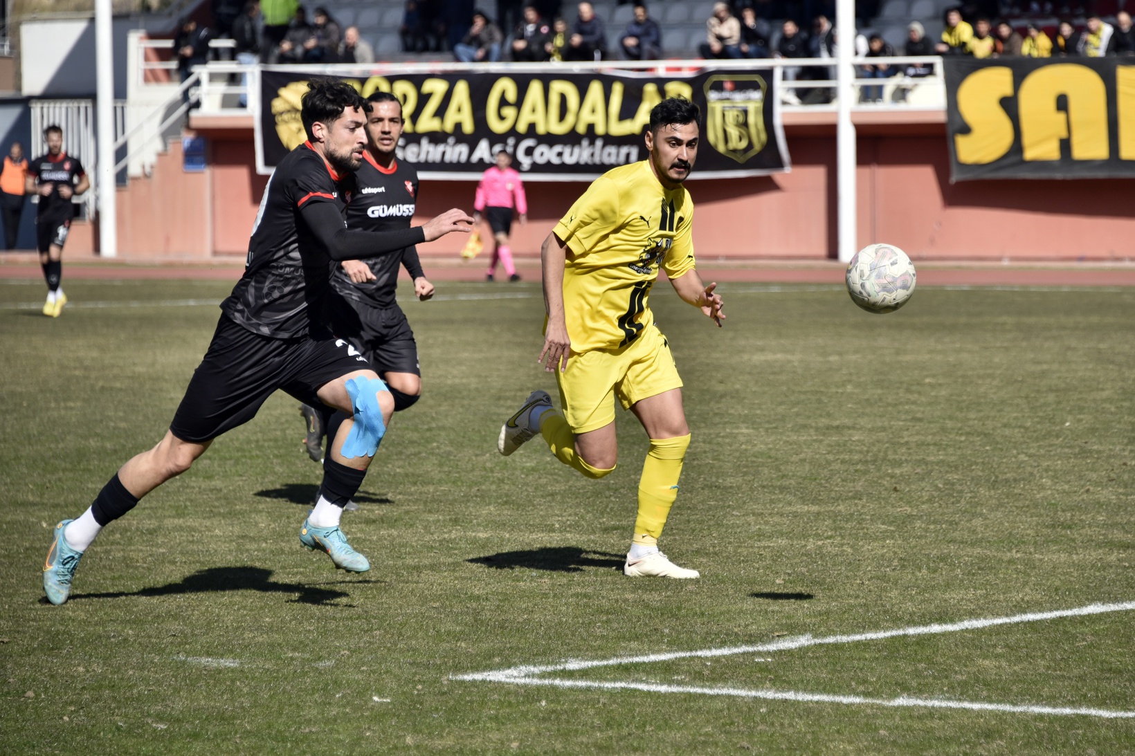 Gümüşhane ve Bayburt temsilcilerinden depremzedeler için dostluk maçı 26