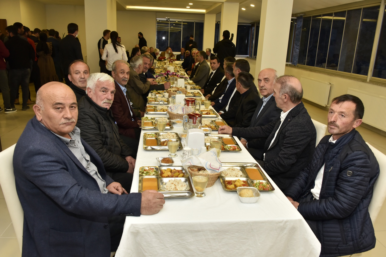 Vali Taşbilek Kürtün’de şehit aileleri, gaziler ve muhtarlarla iftar programında buluştu 9