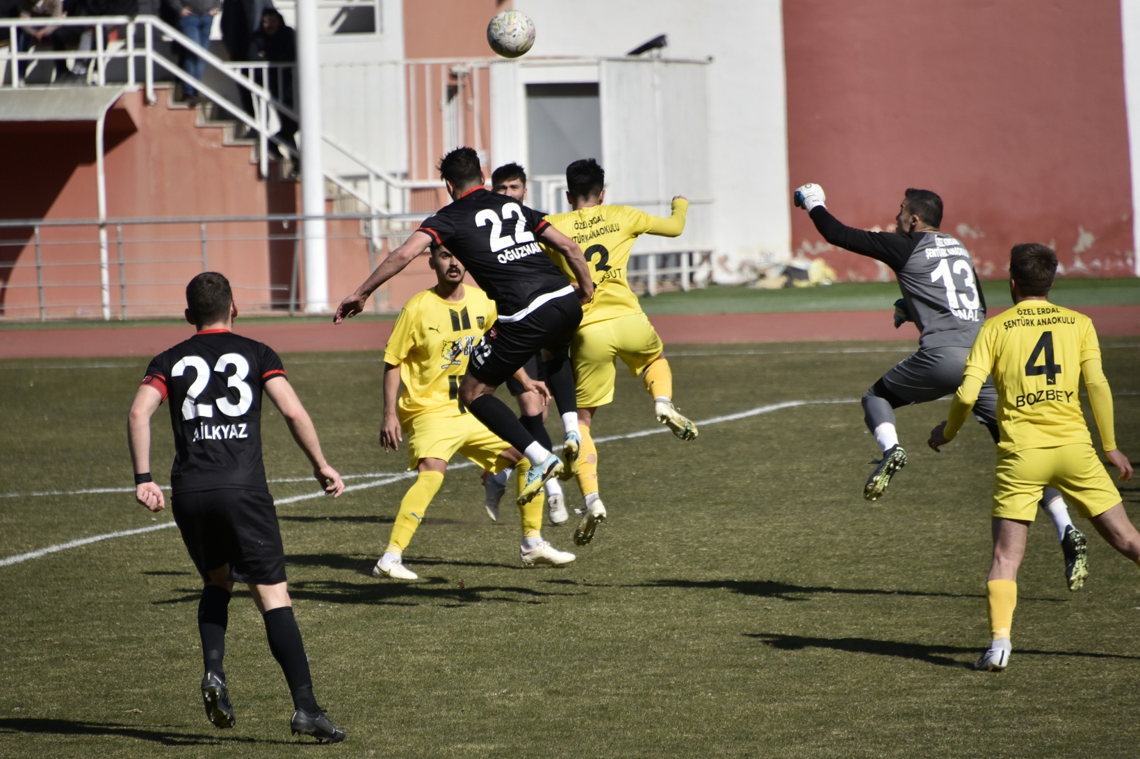 Gümüşhane ve Bayburt temsilcilerinden depremzedeler için dostluk maçı 24