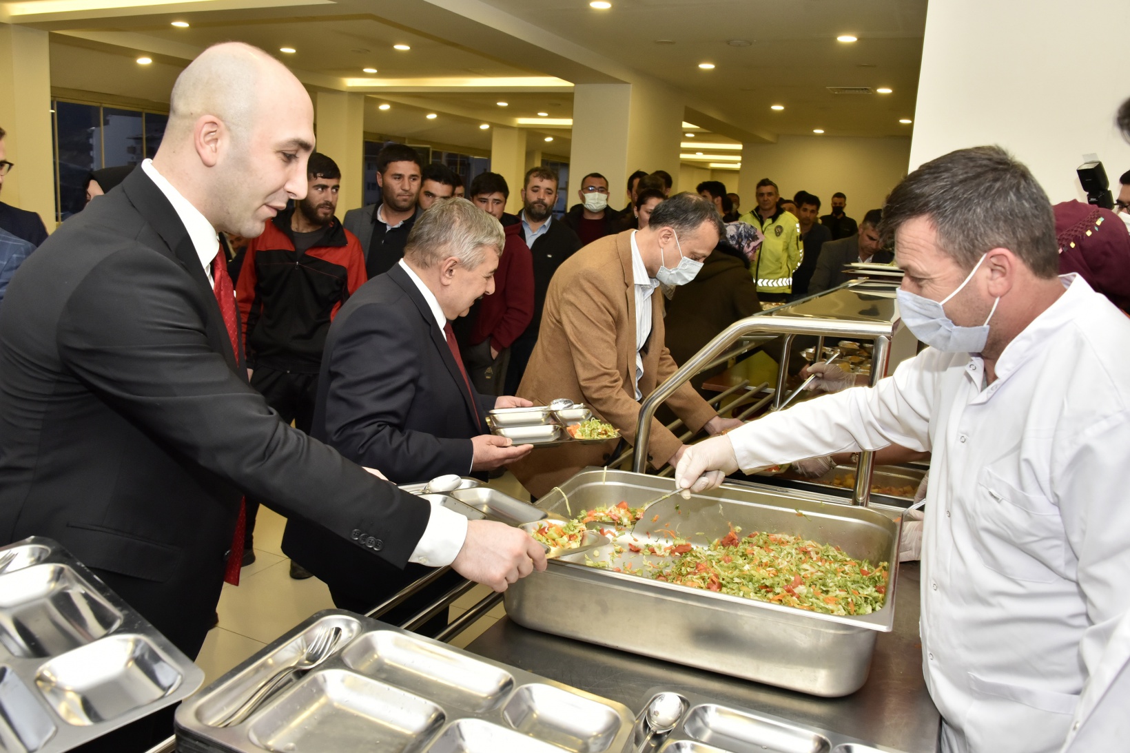 Vali Taşbilek Kürtün’de şehit aileleri, gaziler ve muhtarlarla iftar programında buluştu 11