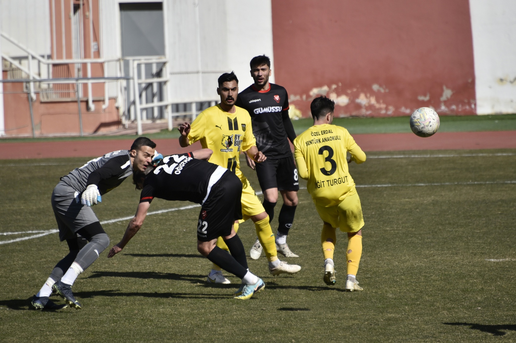 Gümüşhane ve Bayburt temsilcilerinden depremzedeler için dostluk maçı 21