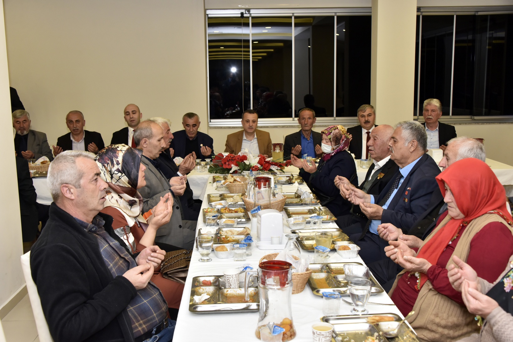 Vali Taşbilek Kürtün’de şehit aileleri, gaziler ve muhtarlarla iftar programında buluştu 13
