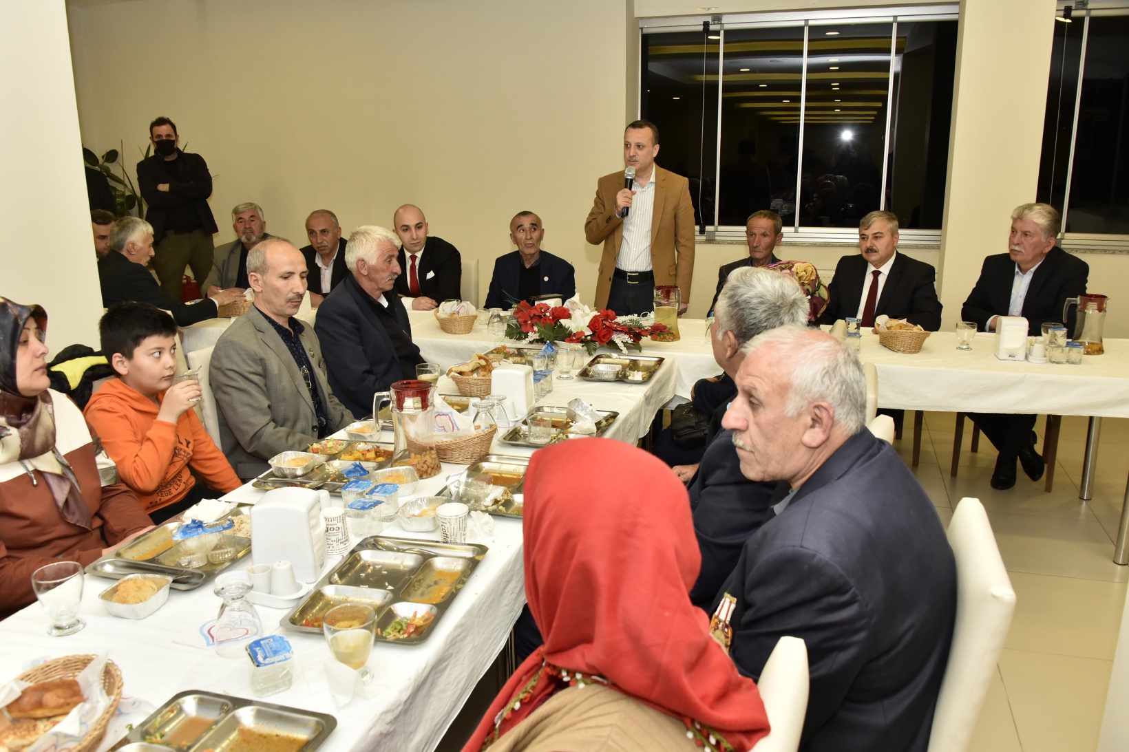 Vali Taşbilek Kürtün’de şehit aileleri, gaziler ve muhtarlarla iftar programında buluştu 8