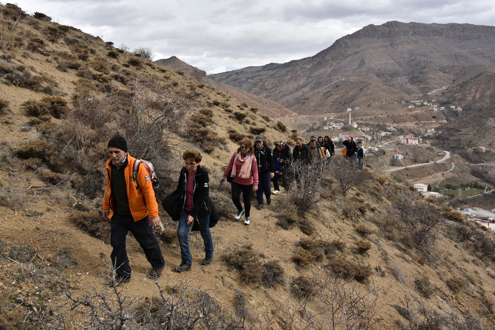 Gümüşhaneli dağcılardan zorlu “İstiklal” yürüyüşü 13