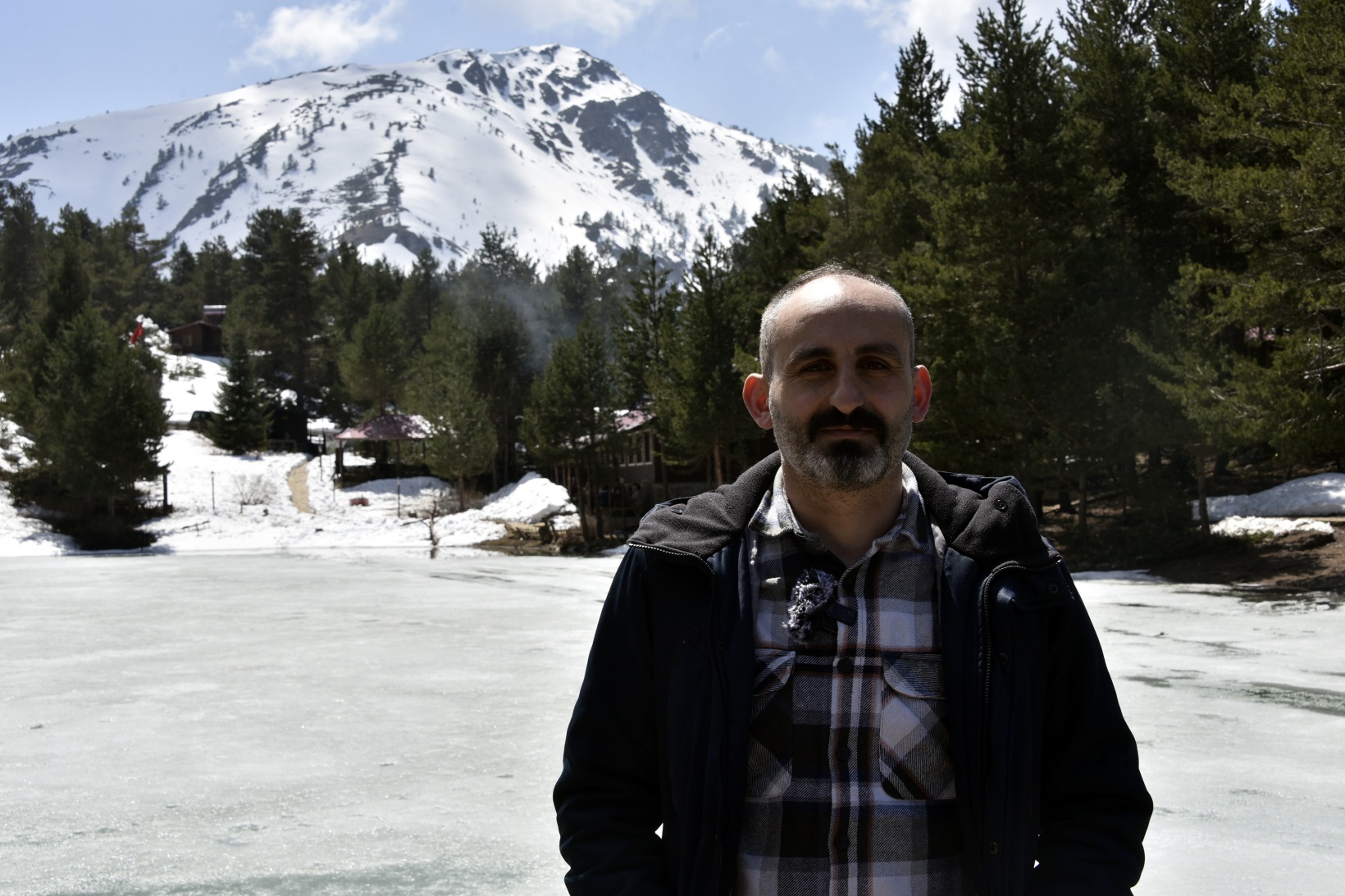 Limni Gölünde yılın son kar manzarası büyüledi 3