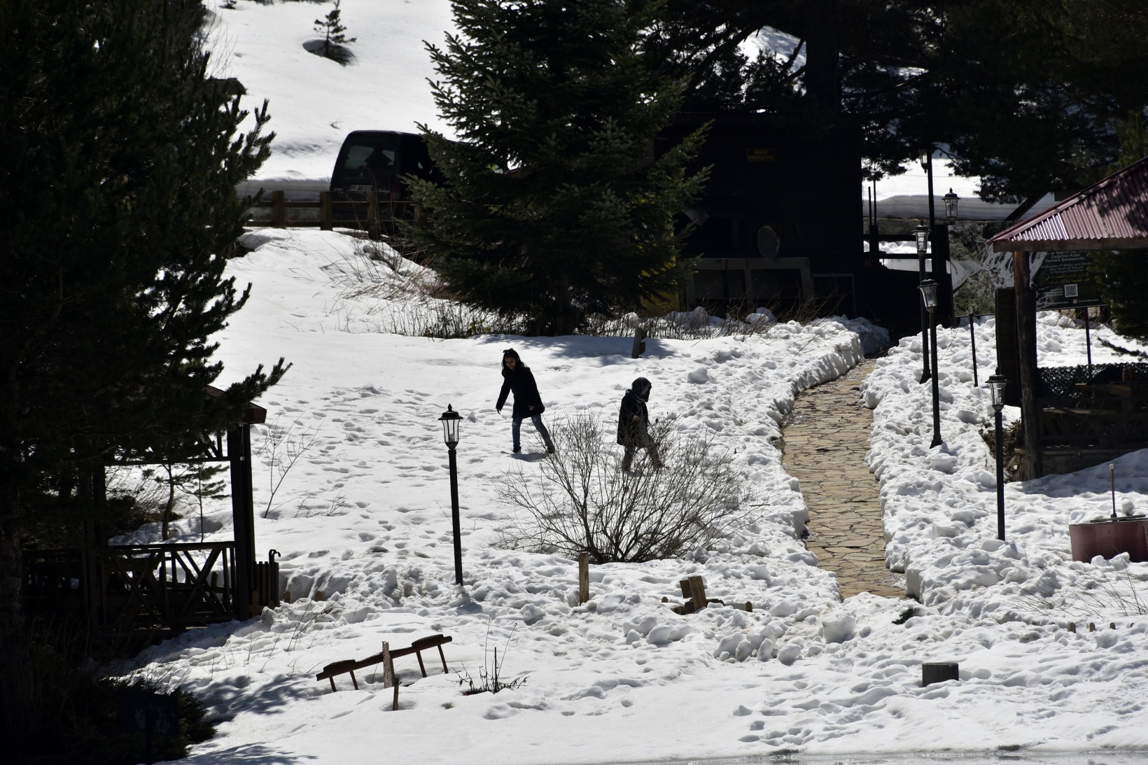 Limni Gölünde yılın son kar manzarası büyüledi 10