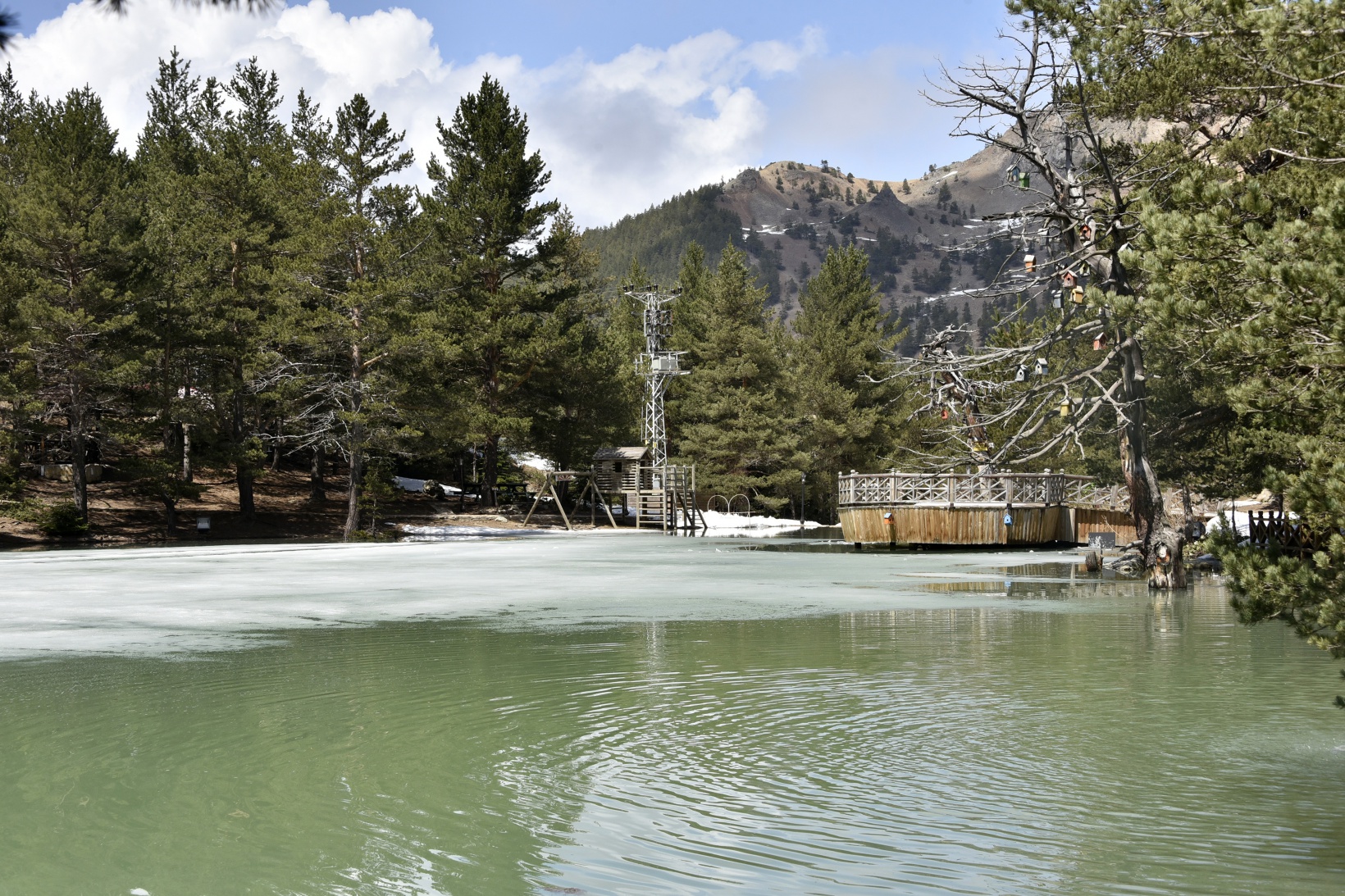 Limni Gölünde yılın son kar manzarası büyüledi 27