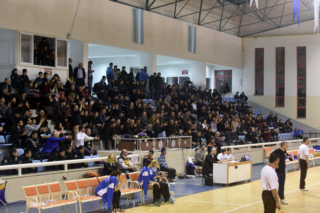 Gümüş Kızlar'da umutlar tükeniyor: 1-3 8